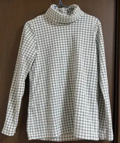 ユニクロ UNIQLO タートルネックのサムネイル