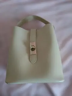 イエロー ショルダーバッグ ターンロック