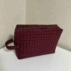 [ハンドメイド] 赤チェックのオムツポーチ、ボックスポーチ、持ち手付きのサムネイル