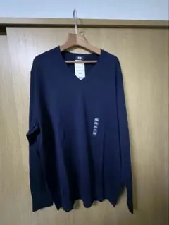 UNIQLO Vネックセーター ネイビー 新品のサムネイル