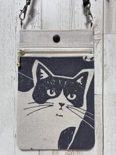 ハンドメイド　スマホポーチ　スマホ入れ　猫柄　チャコールグレー×生成