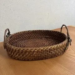 ブラウンのオーバルバスケット