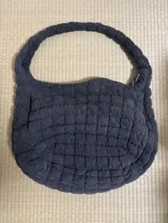 COS ダークグレー　オーバーサイズ キルティング ショルダーバッグ