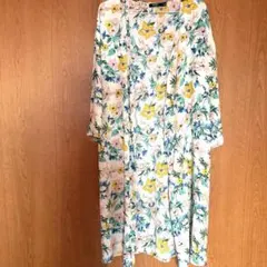 Bershka 花柄ロングカーディガン　ガウン　羽織り　春夏　フローラルのサムネイル