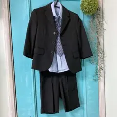 フォーマルスーツ 110cm 黒 水色シャツ ネクタイ付き