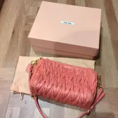 miu miu ピンク ショルダーバッグ