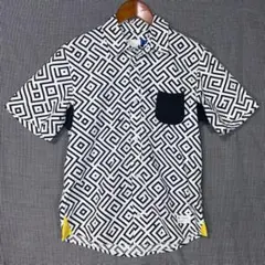 デザイン◎ adidas Originals 幾何学模様 半袖シャツ アディダスのサムネイル