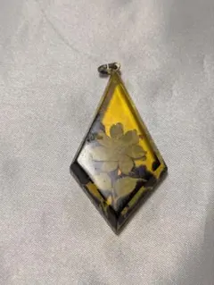 ペンダントトップ 琥珀 ‎✮*。゜