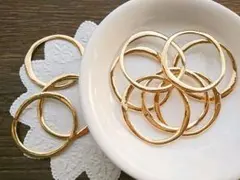 NO.1041 大きめ金のフープチャーム