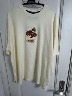 クリーム色 Tシャツ