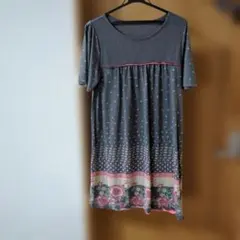 Live in comfortグレー花柄半袖チュニックのサムネイル