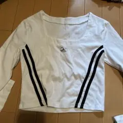 ストライプデザイン長袖Tシャツ