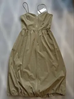 GU フロントジップバブルヘムワンピース オリーブ　ジッパー付きキャミワンピース