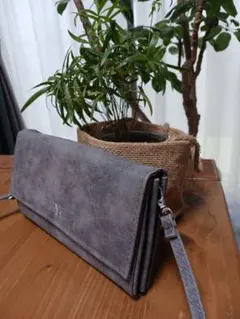 Y's グレー 長財布 フラップ式のサムネイル