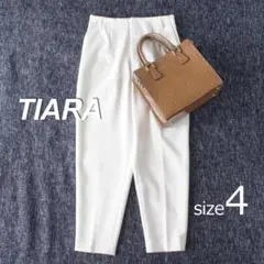 TIARA　ティアラ　スタイルアップテーパードパンツ　ホワイト　サイズ4