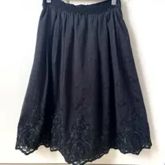 アクシーズファム　刺繍入り フレアスカート