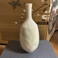 井上 萬ニ作 白磁緑釉彫文 人間国宝 花瓶 有田焼