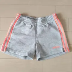 adidas グレー サイドストライプ ショートパンツ 160