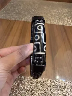V-1049 チベット　九眼天珠　本革　ブレスレット　バングル　開運　魔除け