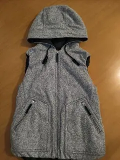 PLSTグレー フード付き リバーシブル ダウンベスト シンプルで使い易いです