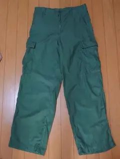 値下げしましたカーゴパンツ 緑色 4ポケット フォロー割引き致します。