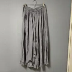 プリーツパンツ　グレー　Lサイズ　ユニクロ