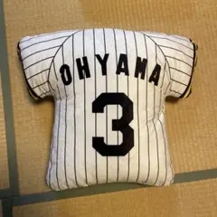 ラウンドワン限定阪神タイガース ユニフォーム型ダイカットクッション 大山悠輔