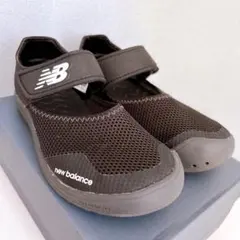 ニューバランス　キッズ　メッシュサンダル　黒　19cm