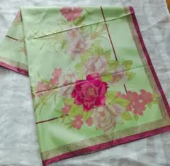 新品未使用 タイシルク 大判スカーフ 絹100% レトロモダン 花柄