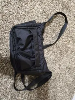 ユニクロ マルチポケットミニバッグ 黒　非売品のサムネイル