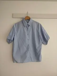 水色半袖シャツ