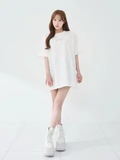 新品タグ付き Darich バロックDRビジュービッグTシャツ White - メルカリ