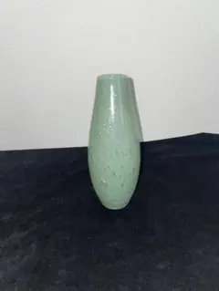 緑色の花瓶