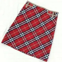 38　BURBERRY BLUE LABEL　赤チェックの膝丈スカート