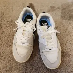 Nike SB ホワイト スニーカー