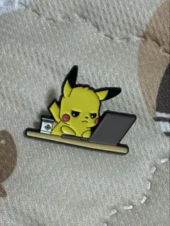 ポケモン ピカチュウ ピンバッジ デスクワーク