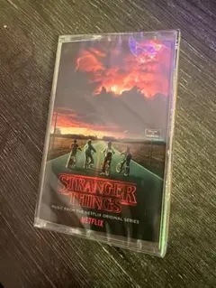 絶版本】希少『ストレンジャーシングス』ガイドブック／公式図録／洋書