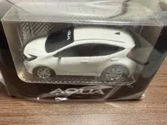 トヨタ AQUA ミニカー ホワイトのサムネイル