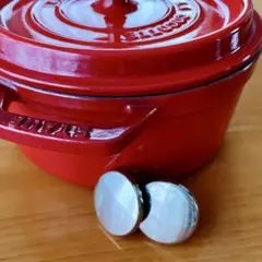 staub ストウブ　ノブ　2個セット　純正　新品と中古品　とって　つまみのサムネイル