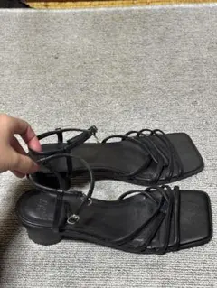 ブラック ストラップサンダル 低ヒール