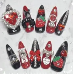 量産型 地雷系 ガーリー系 y2k ゴテゴテ 派手 ギャル 黒赤 ネイルチップ