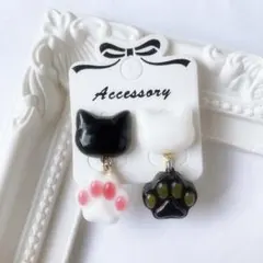 白黒ネコと肉球のレジンピアス＊ 樹脂ピアス イヤリンイヤリング無料