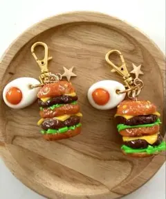 ハンバーガー　目玉焼き　フェクトフード　食品サンプル　ミニチュアフード　チャーム