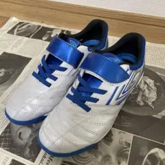 値下げ UMBRO フットサルシューズ ホワイト/ブルー ベルクロ 20cm