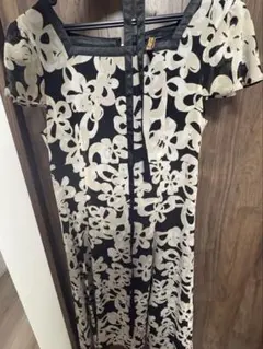 花柄ワンピースのサムネイル