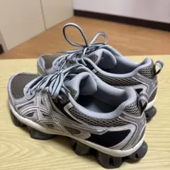 ASICS スニーカー グレー系のサムネイル