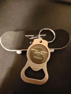 Fossil✕madrid ミニスケボー&ボトルオープナーキーホルダーセット