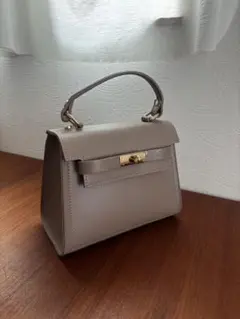 未使用 AULENTTI シュリンクレザー2WAYハンドルミニショルダーホワイト 