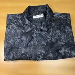 半袖シャツ　グレー　柄あり