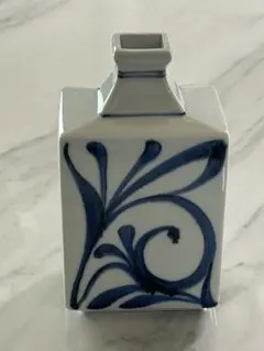 青い花模様の素敵な花瓶♡